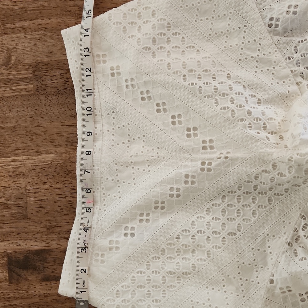 NWOT BCBG MAXAZRIA Eyelet Lace Short - Size Small - Picture 11 of 13
